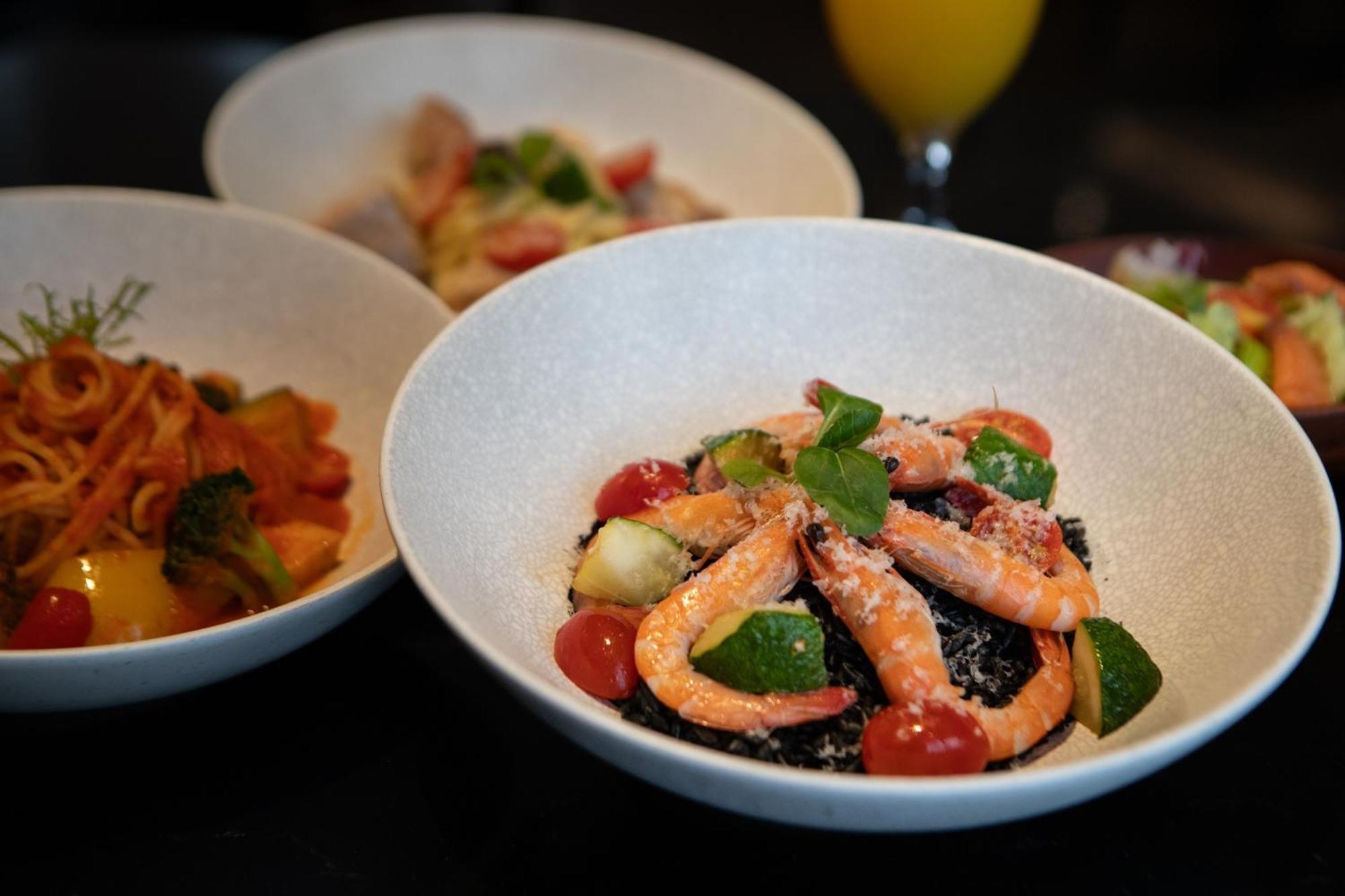 H2O Hotel Kaohsiung Extérieur photo Shrimp salad