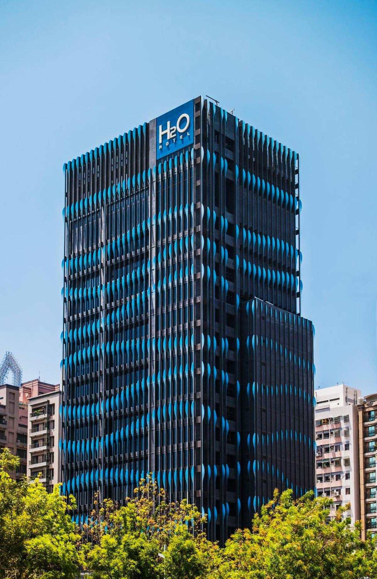 H2O Hotel Kaohsiung Extérieur photo The building of the National University of Ireland, Galway