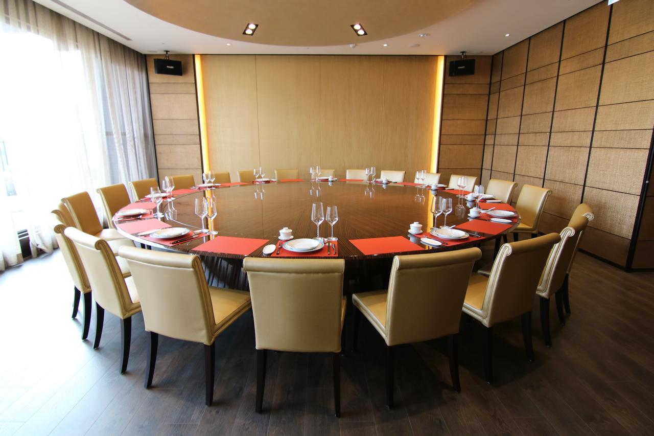 H2O Hotel Kaohsiung Extérieur photo A private dining room at a restaurant